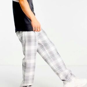 ASOS DESIGN wide leg smart pants with cargo pocket W32/L30